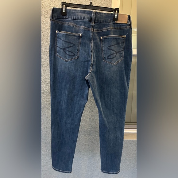 Seven7 Tummyless High Rise Skinny Medium Wash Jeans Size 16 Stretchy - Picture 2 of 5